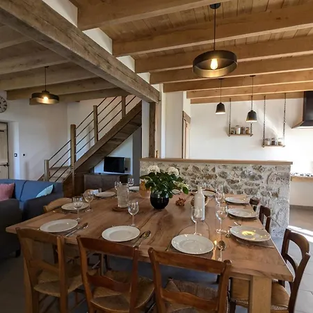 Pour 11 Pers. Avec Piscine, Jardin Clos Et Animaux Admis - Fr-1-653-277